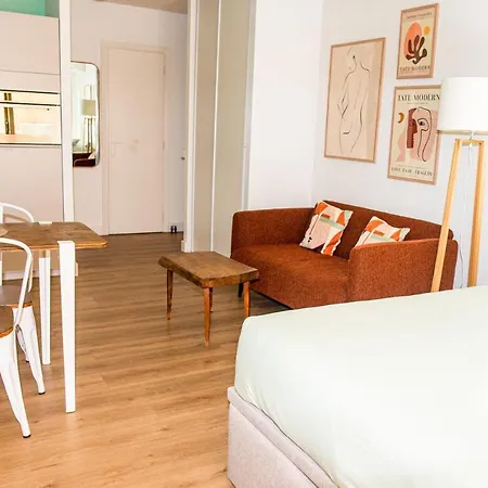 Les Beaux Jours - Calm & Sunny Balcony Apartment *