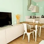 아파트 Les Beaux Jours - Calm & Sunny Balcony 앙티브